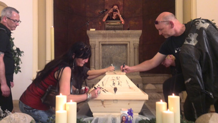 Beerdigung von Schlampe, Rainer Haremza, Aktive Notwehr